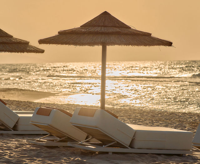 Paralos Kosta Alimia photo of the beach sunbeds, umbrellas and the sea