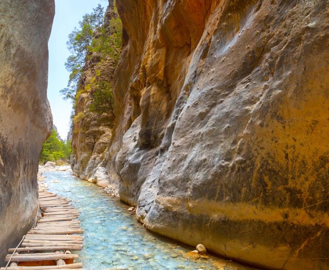 A narrow path of the Samaria Gorge